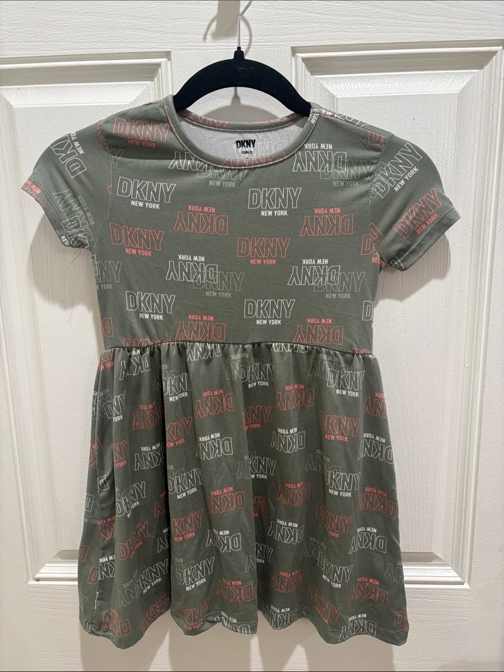 DKNY Olive Green Logo Print Short Sleeve Casual Dress with Pink Accents